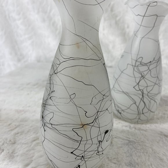 Vintage pair of Hand Blown frosted glass Black Drizzle String Spaghetti String - Picture 10 of 11